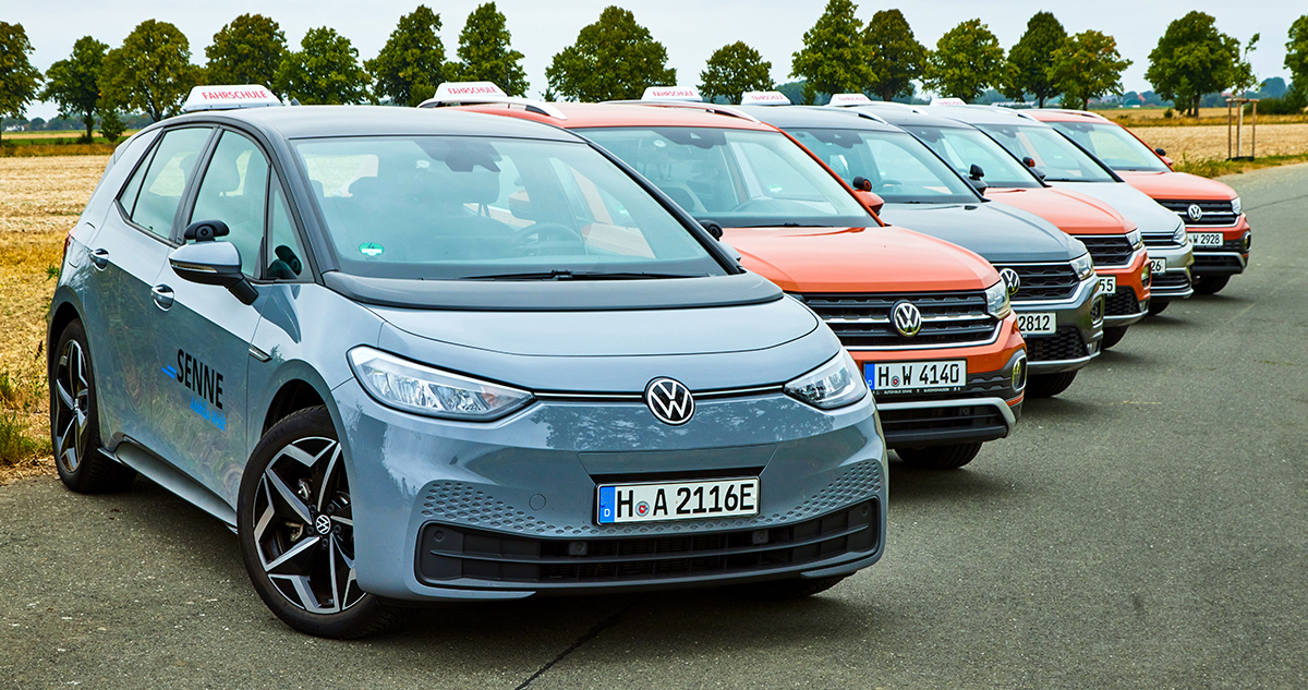 6 Golf-Modelle gestaffelt aufgestellt